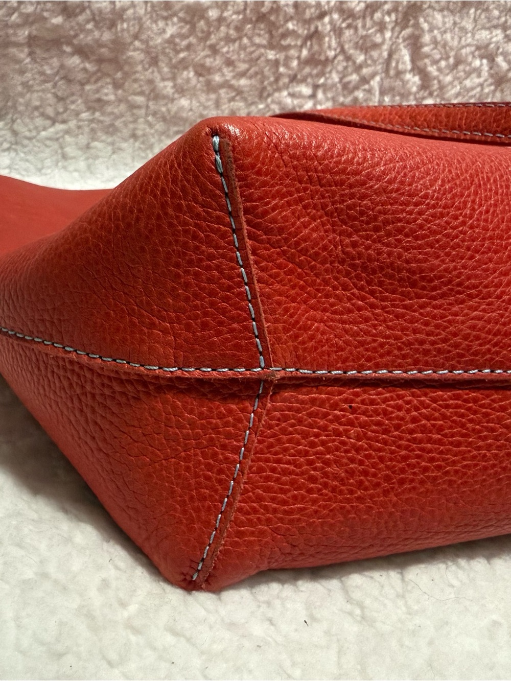 Consuela Classic Red Valentina Leather Shoulder Bag - Picture 5 of 9